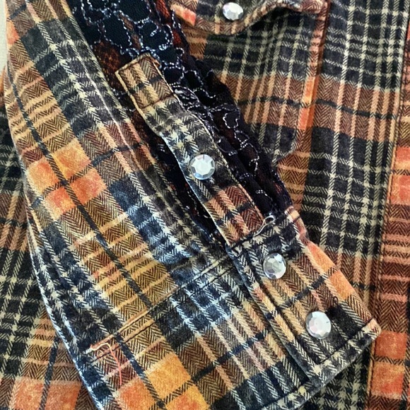 Gimmicks by BKE open shoulder button up size M - Picture 3 of 5